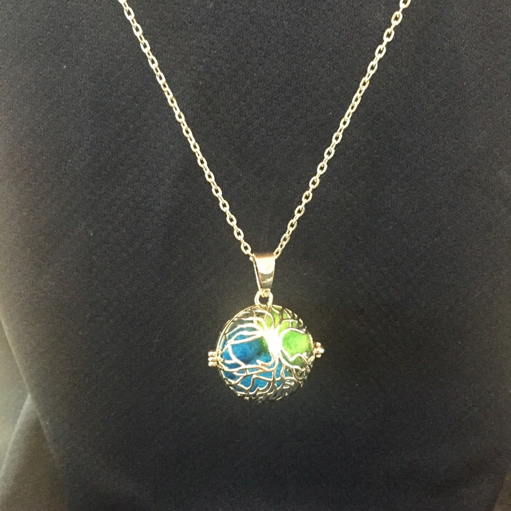 New Silver Essential Oil Diffuser Necklace